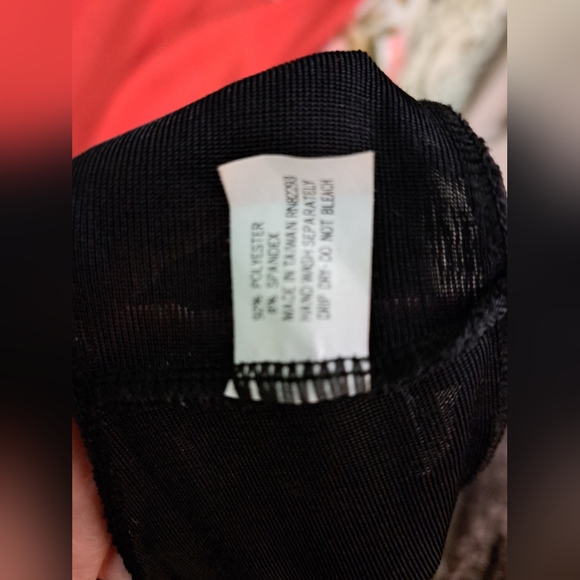 Satin nighty. Solid Front and back, elastic lace cut out down both sides. 1 size - Picture 4 of 5